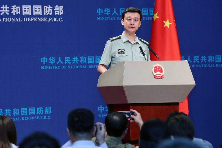 中國國防部發言人吳謙指，正在研究容許香港人參軍。(中新社)