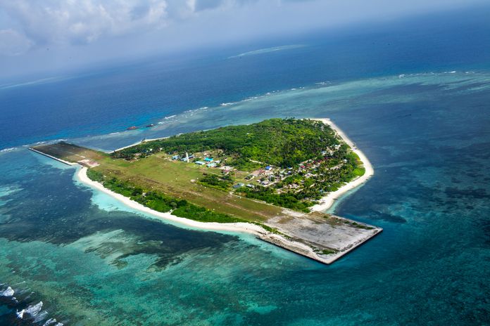 中業島附近海域擁有豐富石油及天然氣資源，一直存在主權爭議。（互聯網）