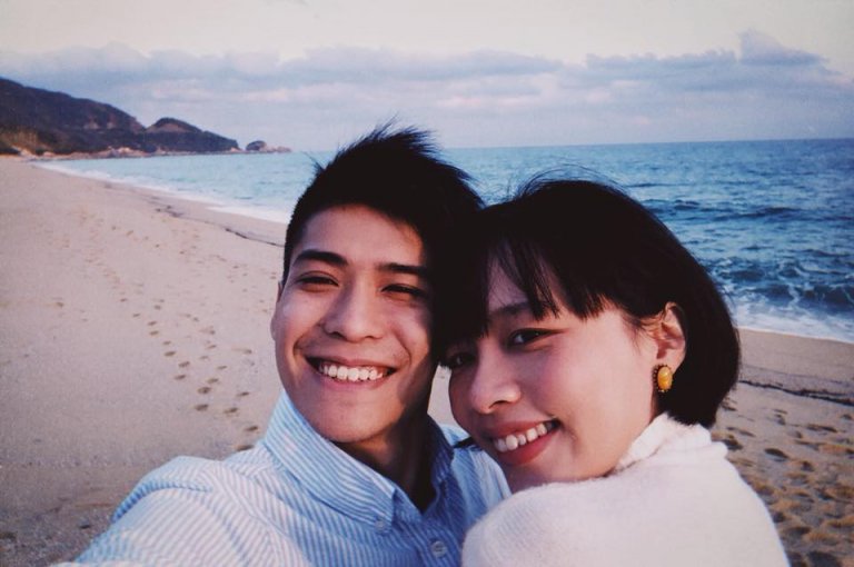 岑敖暉（左）與女友何潔泓今年聖誕去了日本九州拍拖。