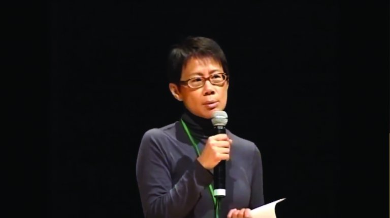 陸恭蕙以私人草案提出《保護海港條例》，獲回歸前的立法局通過。