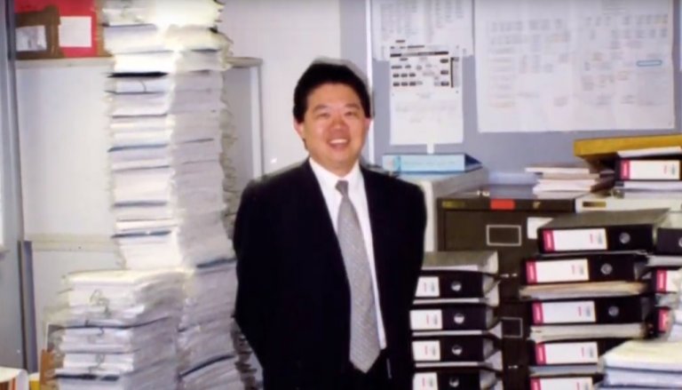 朱敏健早年在廉政公署工作照。﹙互聯網﹚