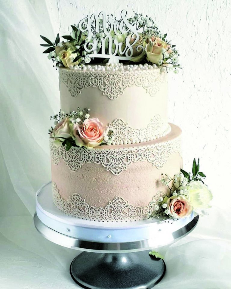 近年大熱的結婚蛋糕， 美侖美奐。