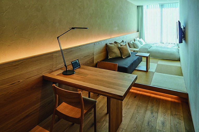 酒店共有9種類型房間選擇, 房租由HK$1,043起。