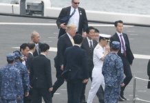 特朗普登日本加賀號護衛艦 展示美日牢固同盟