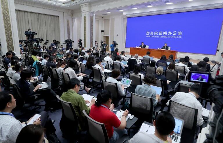國務院新聞辦公室發表《關於中美經貿磋商的中方立場》白皮書，並在北京舉行新聞發佈會。﹙中新社﹚
