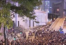 【逃犯條例】逾千名示威者再圍警總    要求「交出」盧偉聰
