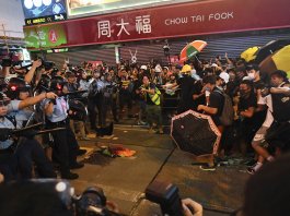 【經濟沉淪】（1）遊行暴力示威不斷　香港經濟攬住死