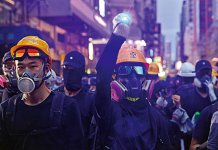 【示威不止】頭盔面罩等示威裝備　淘寶「沒有找到」