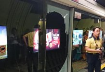 【8.31示威】灣仔港鐵站月台玻璃幕門遭黑衣人惡意損毀
