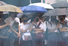 【學生罷課】抗議校方處理手法　中華基金中學及聖安當女書院罷課