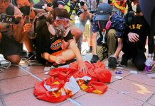 【暴力不止】外交部副特派員宴請外媒　指示威者挑戰一國兩制紅線