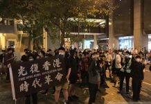 【止暴制亂】逾百人太古城聚集示威　警到場驅散　趙家賢助手受傷送院