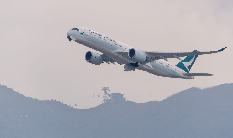 國泰航空承認「客機去，貨機返」。﹙中新社﹚
