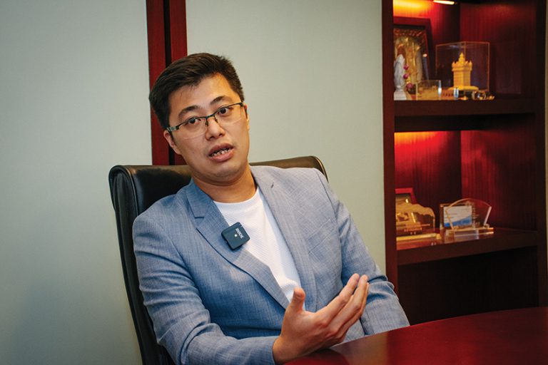 顏汶羽最近獲續任撲滅罪行委員會委員，他表示對年輕人違法問題感到憂慮。