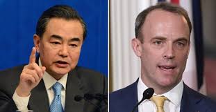 王毅（左）與藍韜文昨日通電話，希望英國尊重中國在港維護國家安全權利。