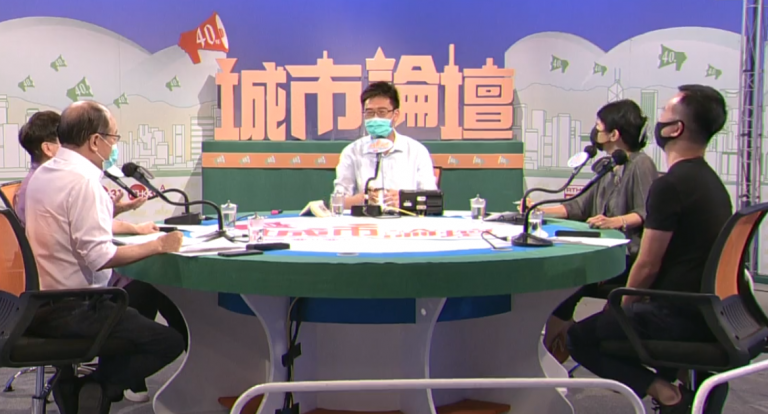 陳志全(右一)出席一個電視論壇時強調，他自己不會延任立會一年。