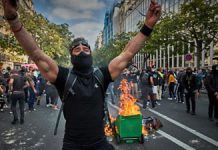 法國「黃背心」示威重臨　巴黎警拘200人