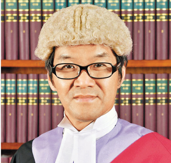 區域法院法官郭偉健處理將軍澳斬人案時，因在判詞中形容被告「情操高尚」而引起社會爭議。