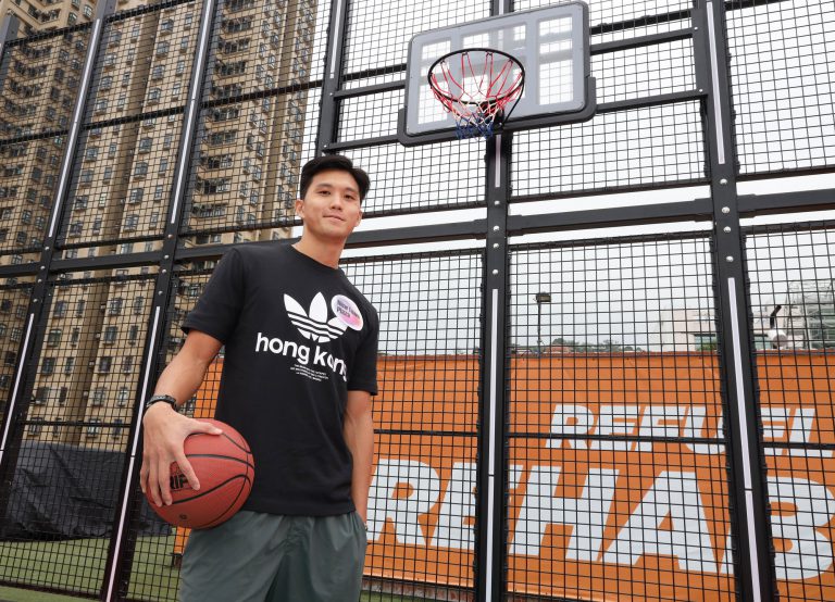 由本港甲一籃球隊成員蘇尚瀛先生親自教授投球秘訣及基礎訓練，適合小朋友參加。
