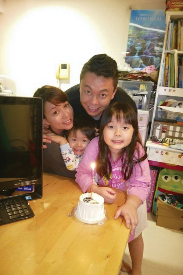 28歲即與太太結婚，婚後育有一個10歲的女兒李清宜，和一個7歲的兒子李浩宜。
