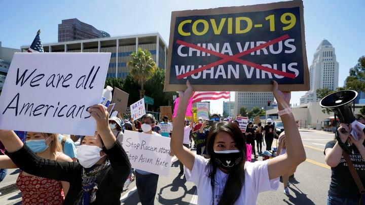 洛杉磯有大批民眾上街，抗議種族歧視和針對亞裔人士的襲擊事件。