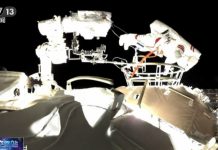 天和核心艙太空人首次出艙　劉伯明湯洪波搭機械臂艙外作業