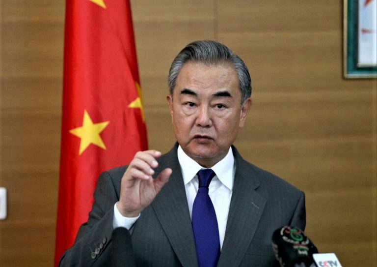 王毅指出，美國眾議院此舉是在台灣問題上公然踩踏「一個中國」紅線。