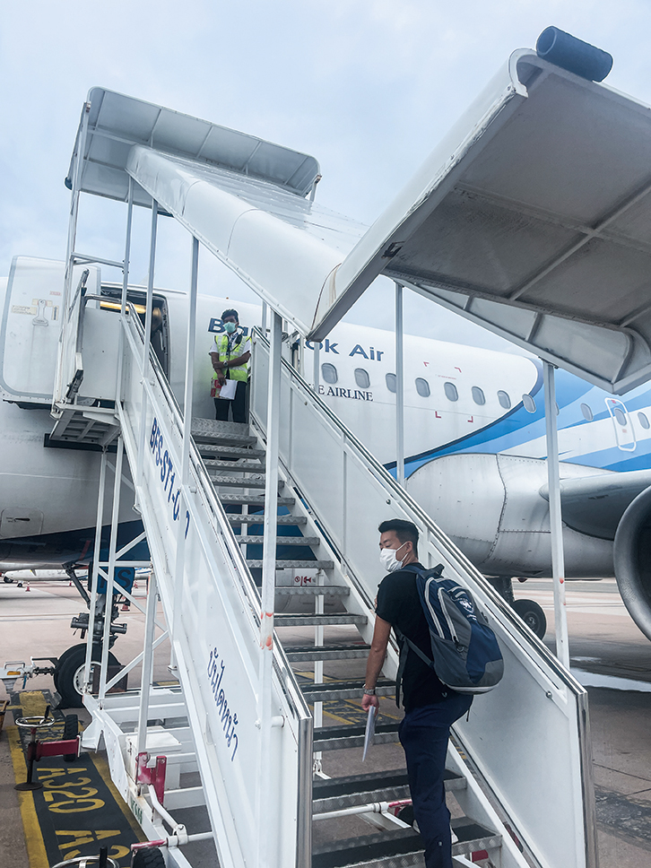 筆者登上蘇梅開島後首班航機，當地傳媒亦有報道。