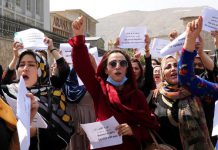 喀布爾連續兩天有婦女上街示威　遭塔利班開槍警告驅散