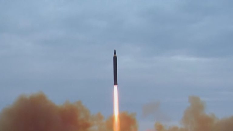 南韓軍方表示，偵測到北韓向朝鮮半島東部海域發射至少一枚不明飛行物。