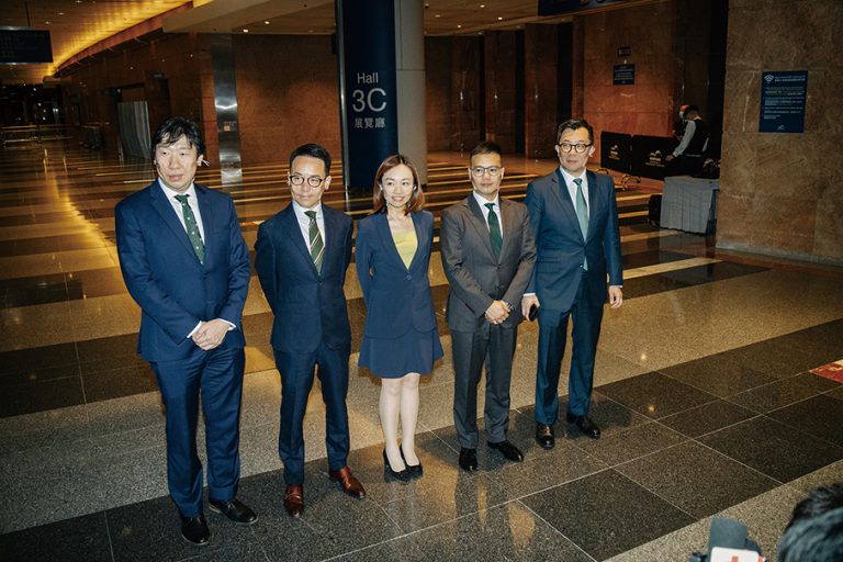 「專業派」五名參選人（左至右）陳國豪、傅嘉綿、黃巧欣、袁凱英、岑君毅全部當選。