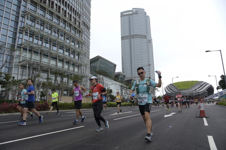 香港田徑總會公布，積極計劃於明年2月12日舉行第25屆渣打香港馬拉松。