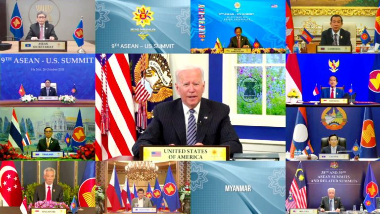 美國總統拜登透過視像會議出席「東亞高峰會」。﹙互聯網﹚