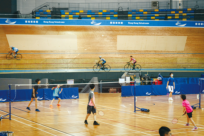 單車館內打羽毛球的人長期比踏單車的人多。