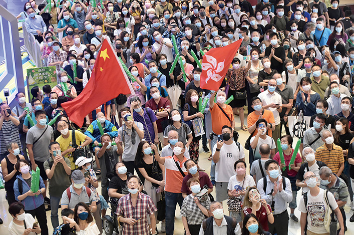 不少市民到商場觀看賽事支持香港運動員。