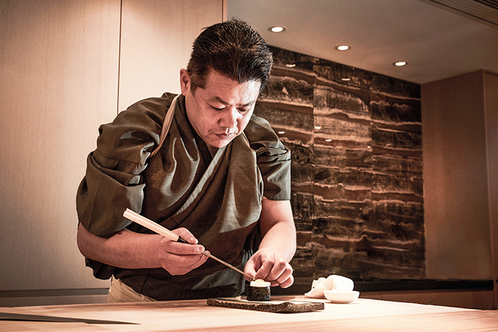 主廚原田誠利用日本頂級食材及時令大閘蟹，提升白松露的美味指數。