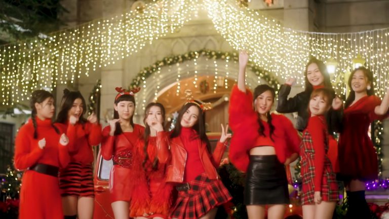 一眾「聲夢」學員拍攝聖誕歌MV 《All About Christmas》。
