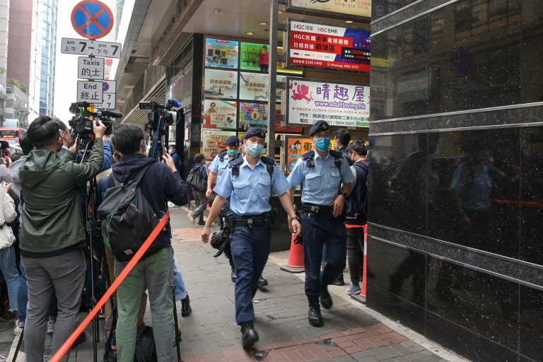 警方國安處29日拘捕網媒《立場新聞》7名高層後。（中新社）