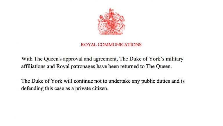 英國皇室宣布，英女王同意，安德魯王子已經歸還軍銜和王室贊助。