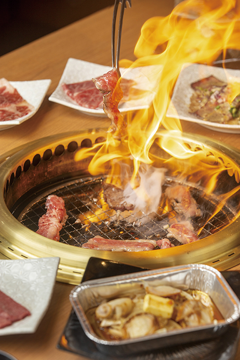 冬天圍爐吃燒肉甚有風味。