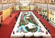 【北京冬奧】習近平宴請冬奧國際貴賓　設超大「山水造景桌」裝飾