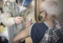 【齊心抗疫】「疫苗易」家居接種計劃正式展開　外展隊首日已為30人接種