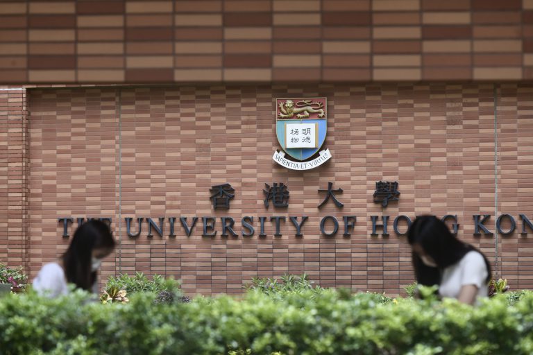 國際高等教育資訊機構Quacquarelli Symonds日前公布最新的「世界大學學科排行榜」。香港大學有26個課程排名首50位，其中牙科的排名最佳，由去年的第3位爬升至第2位。（中新社）
