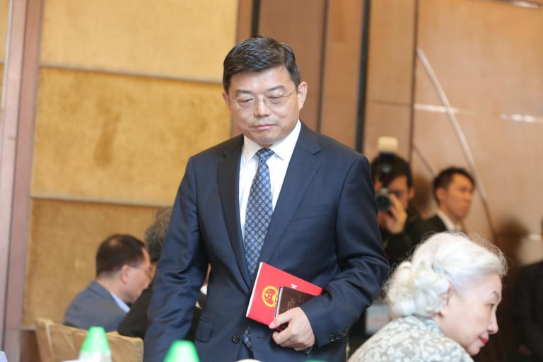 王振民表示，香港下一步要在鞏固安全前提下重點解決發展問題，既要把餅做大，更要公平惠及全體港人。