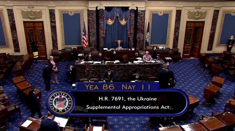 美國國會參議院以86票贊成、11票反對通過400億美元的援助烏克蘭法案。（互聯網）