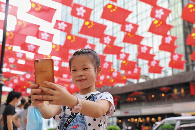 今年7月1日，香港將迎來回歸25周年大日子，官、商、民將舉辦一連串豐富多彩的慶祝活動。