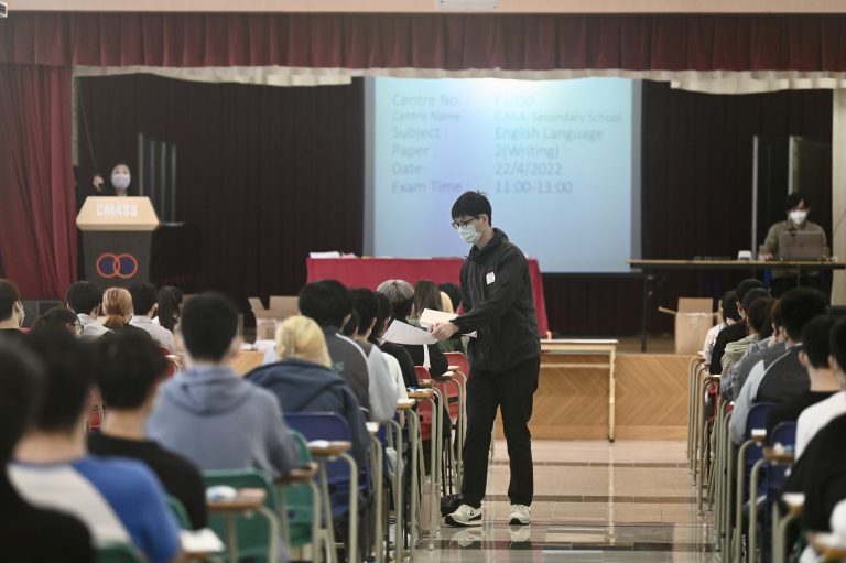 考評局宣布2024年起，將接納香港境外學校參加文憑試。（中新社）