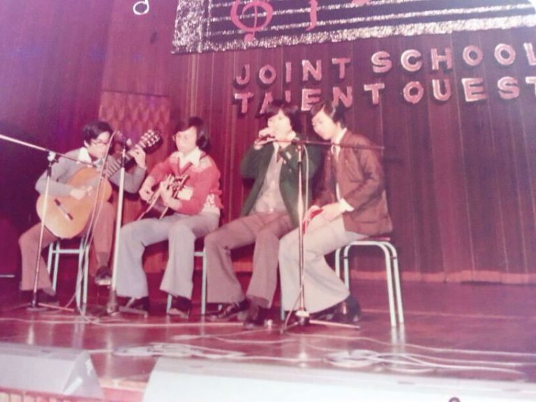 熱愛唱歌的楊立門中學時期已參加聯校音樂比賽。(受訪者提供)