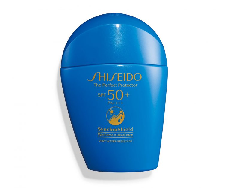 Shiseido 全天候感光防曬護膚乳液SPF50+ / PA++++ $380/30ml：採用全球首創感光再生防曬修護技術Sun Dual Care，蘊含藍藻高效精華，可將陽光轉化為美肌光線，以抑制由紫外線引致的皺紋形成，更含有透明質酸使肌膚持久水潤。
