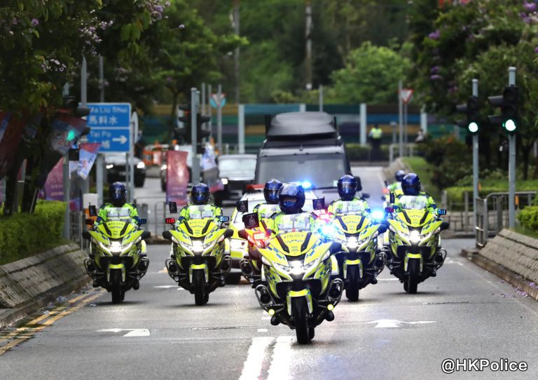 警方在全港各區維護治安，保障慶祝活動順利舉行。（警方Facebook）